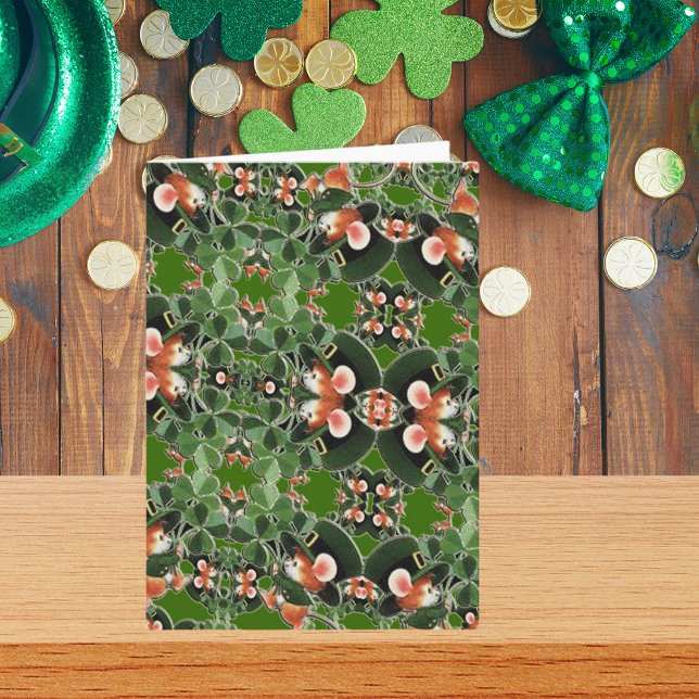 Cartão Rato na Rua de Caleidoscópio de Clover. Dia de Pat (Mouse in Clover Kaleidoscope St. Patrick's Day Card)