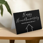 Cartão Real Estate Happy Home Anniversário Black Modern<br><div class="desc">Esta moderna carta de folhetos do Feliz Aniversário Doméstico é personalizada com o nome da sua empresa real sob a tipografia quic. Estes cartões brancos e negros minimalistas têm um desenho simples de uma casa. Eles são perfeitos para enviar aos clientes que compram casa passados para lembrá-los de encaminhar amigos...</div>