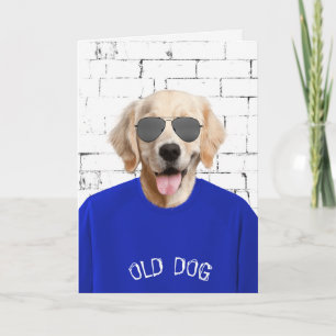 Cartão recuperador de ouros de aniversário em t-shirt az