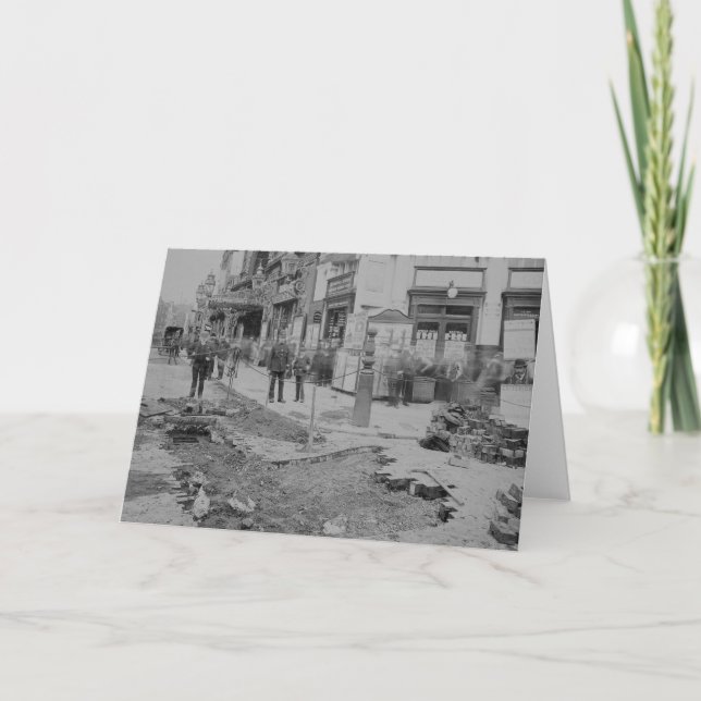 Cartão Removing the cobblestones (Frente)