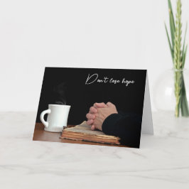 Cartão Rezando Mãos Na Bíblia Antiga