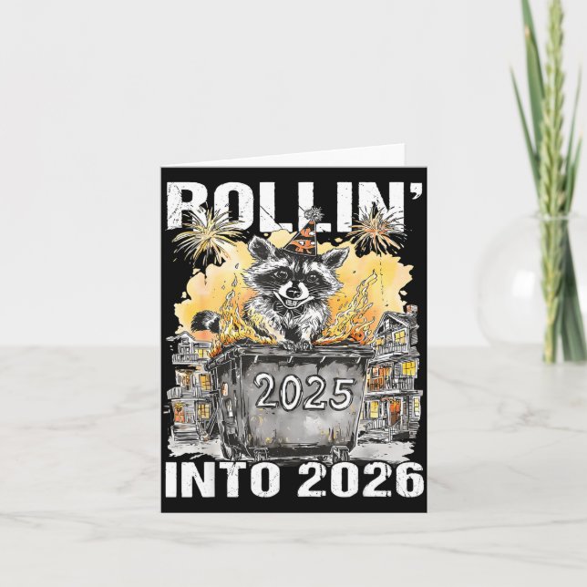 Cartão Rolling Into 2026 Trash Racoon Funny New Years Eve (Frente)