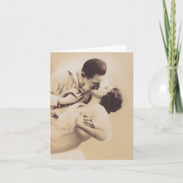 Cartão Romantic Love Couple Kissing vintage illustration (Frente)