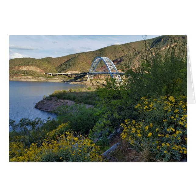 Cartão Roosevelt Lake Bridge Arizona Amarelos Flores Selv (Frente Horizontal)