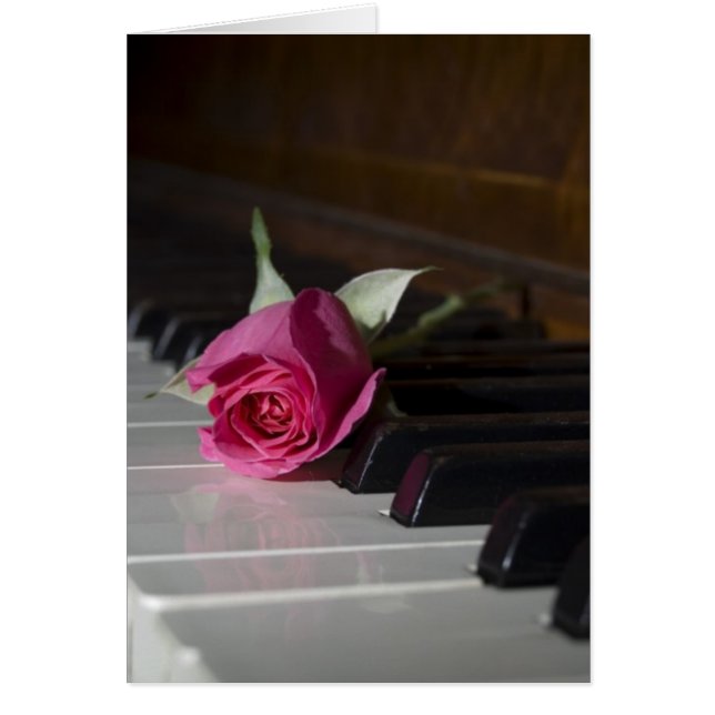 Cartão Rosa no Piano (Frente)