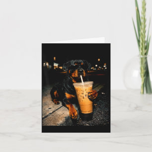 Cartão Rottweiler legal bebendo café gelado arte engraçad