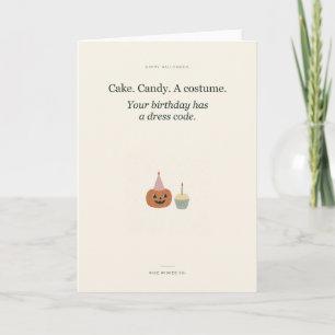 Cartão Roupa de Abóbora de Aniversário Divertido no Hallo