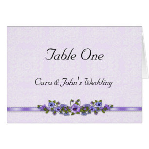 Cartão roxo do assento da mesa do amor perfeito