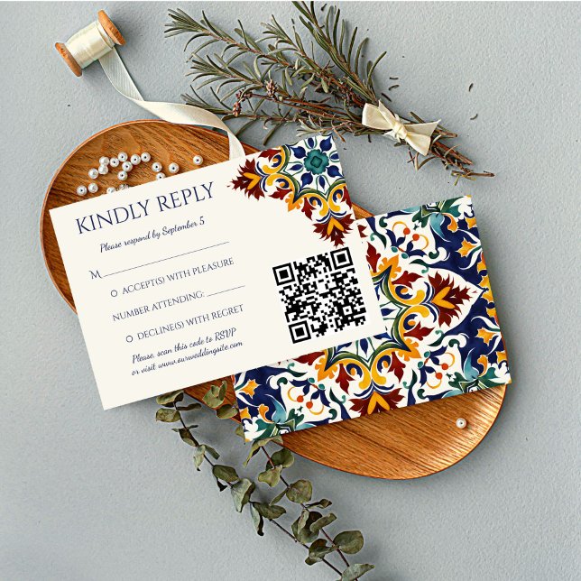 Cartão RSVP Azulejo, casamento azul no Mediterrâneo (Azulejo blue Portuguese tiles Mediterranean themed wedding qr RSVP Card wedding invitation suite)