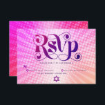 Cartão RSVP Bat Mitzvah Bold Retro Boho Gradiente Laranja Rosa<br><div class="desc">Tenha orgulho, alegria e mostre este marco do seu Bat Mitzvah favorito! Inclua esta placa de inserção de boho, retrô, RSVP personalizada para o seu evento. Diversão, tendências, ousada tipografia rosa-quente e roxa escura com a tipografia sans serif moderna sobrepõe-se a um fundo de raios laranja-claro-pop e verde-claro-cor-de-rosa com pontos...</div>