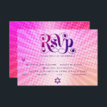 Cartão RSVP Bat Mitzvah Retro Boho Pink Orange Gradiée<br><div class="desc">Tenha orgulho, alegria e mostre este marco do seu Bat Mitzvah favorito! Inclua esta placa de inserção de boho, retrô, RSVP personalizada para o seu evento. Diversão, tendências, ousada tipografia rosa-quente e roxa escura com a tipografia sans serif moderna sobrepõe-se a um fundo de raios laranja-claro-pop e verde-claro-cor-de-rosa com pontos...</div>