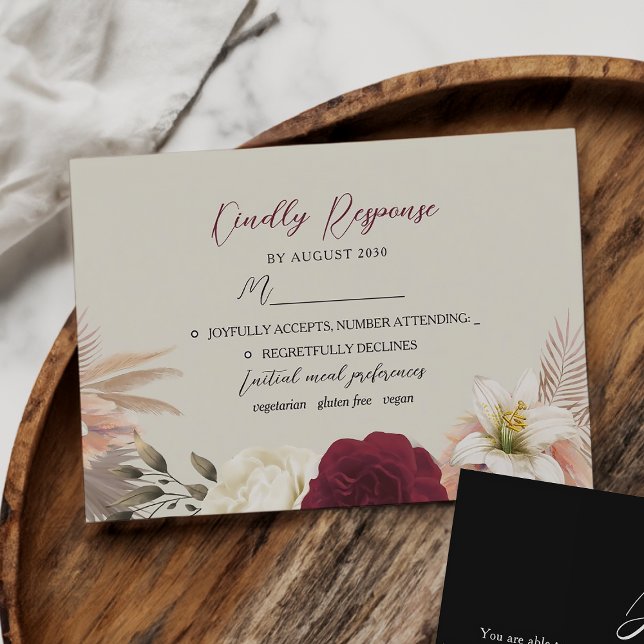 Cartão RSVP Boho Burgundy Black Floral Casamento (Criador carregado)