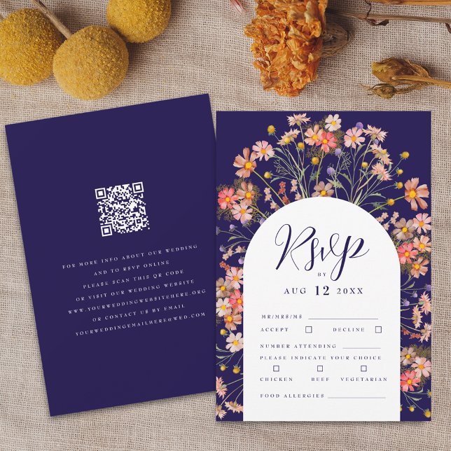 Cartão RSVP Boho Outono Rústico Código QR de Flor Silvestre Ca (Boho fall rustic wildflowers floral arch navy blue and white wedding qr code rsvp card)