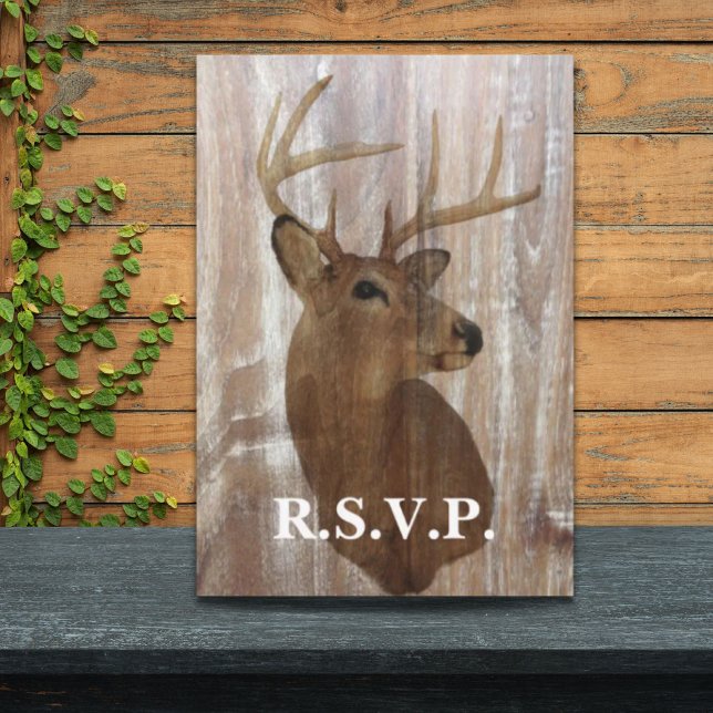 Cartão RSVP caçar cervejeiros de madeira rusticada acabou com  (rustic wood grain deer hunt is over wedding RSVP)