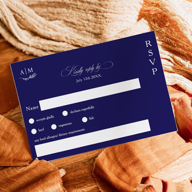 Cartão RSVP Casamento azul clássico do monograma do marinho (Criador carregado)