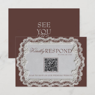 Cartão RSVP Casamento com Código QR de Renda Marrom Chocolate