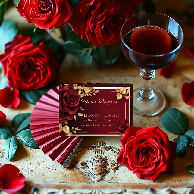 Cartão RSVP Casamento com Flamenco da Rosa vermelha Burgundy E (Elegant Dark Burgundy and Gold Rose Flamengo Collection RSVP Enclosure Card)