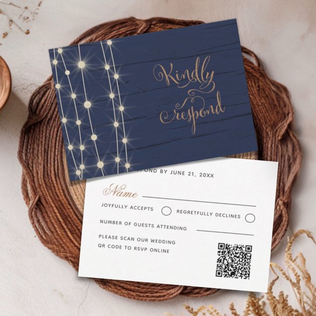 Cartão RSVP Casamento com Luzes de Corda Rústicas Navy e Doura (Criador carregado)