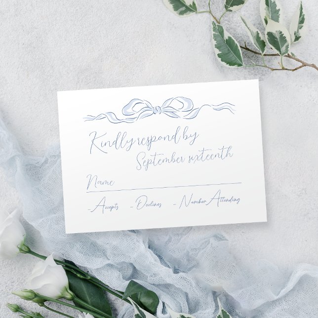 Cartão RSVP Casamento de Arco de Mão Azul Elegante Dusty (Elegant Dusty Blue Hand Drawn Bow Wedding RSVP Card)