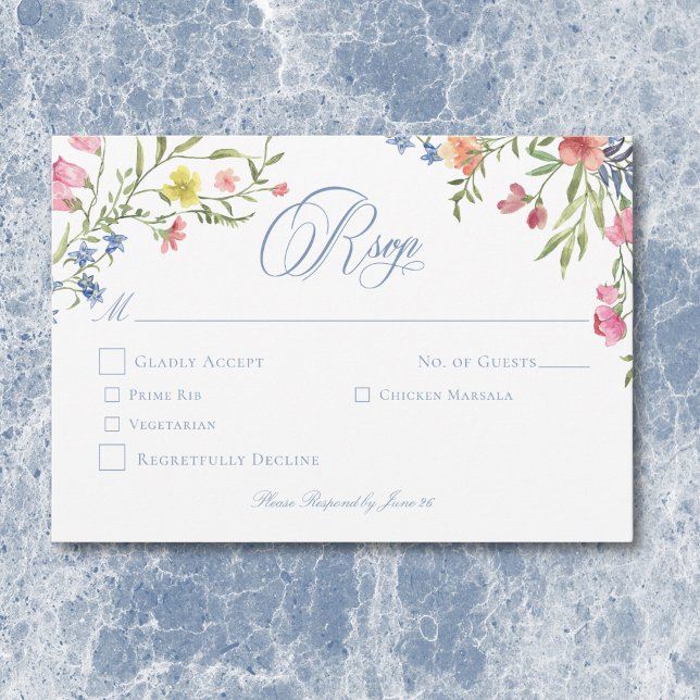 Cartão RSVP Casamento de Crest de Pastel Azul e Derramado Eleg (Elegant Dusty Blue Pastel Wildflower Crest Wedding RSVP Card)