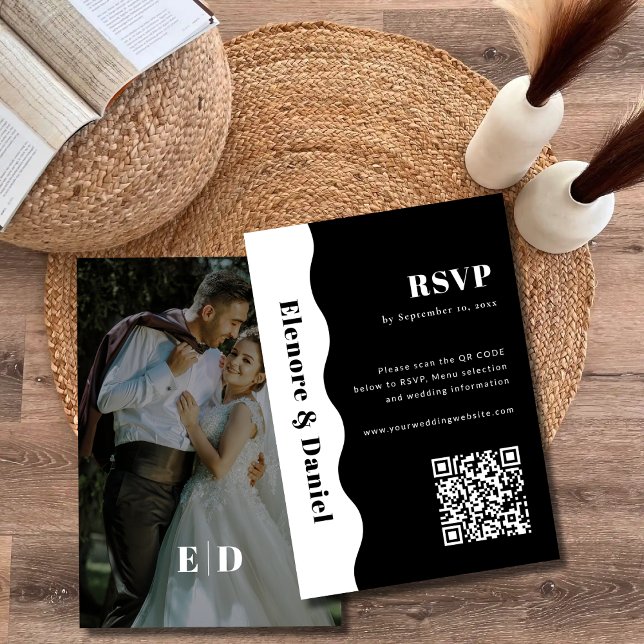 Cartão RSVP Casamento de Fotografias de Ondas Laterais do Códi (Black and White QR code Side Wave Photo Wedding RSVP Card)