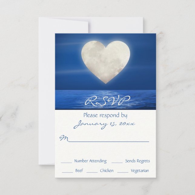 Cartão RSVP Casamento de Heart Moon Over Water Beach (Frente)