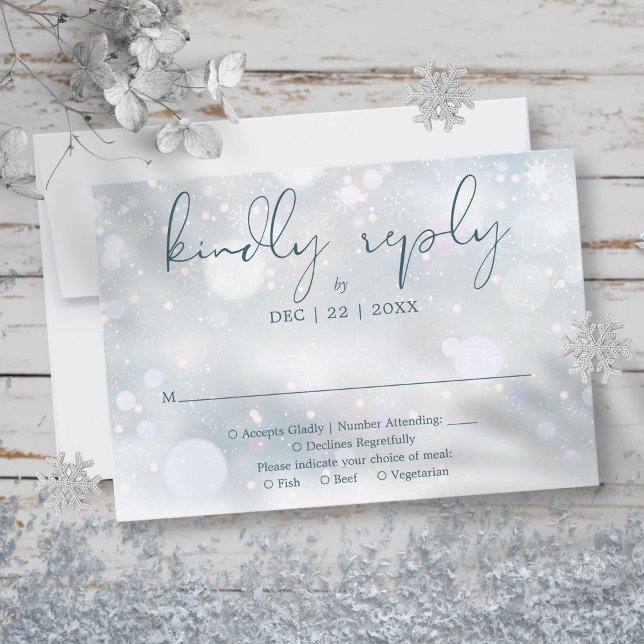 Cartão RSVP Casamento de Inverno com Elegante Roteiro de Neve (Winter Wonderland Elegant Script Snow Wedding RSVP Card)