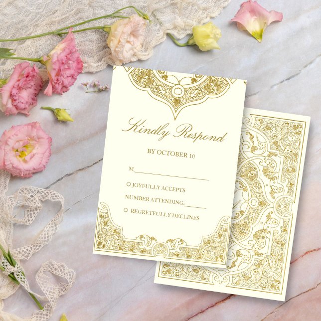 Cartão RSVP Casamento de marfim e ornamentado de colheita de o (Elegant ivory and gold vintage ornate frame wedding RSVP card chic antique ornamental frame RSVP)