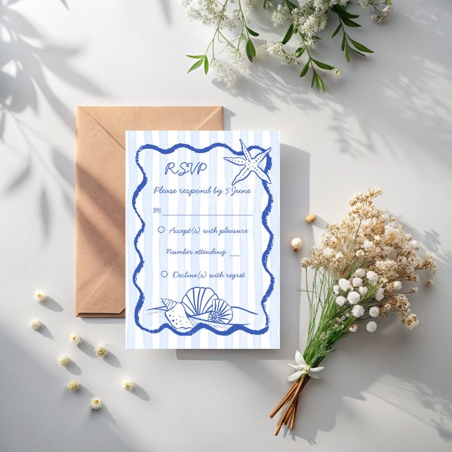 Cartão RSVP Casamento de praia com vassoura-de-mão azul (Seashells blue handrawn wavy border beach wedding RSVP cards beach wedding invitation suite)