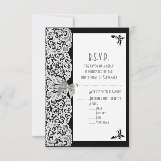 Cartão RSVP Casamento de rendas brancas e pretas R.S.V.P. (Frente)