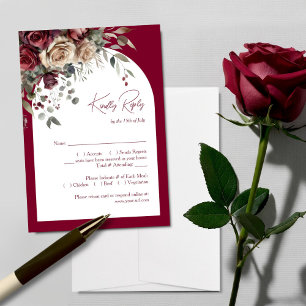 Cartão RSVP Casamento de Rosas do Elegante Arch Burgundy e Cre