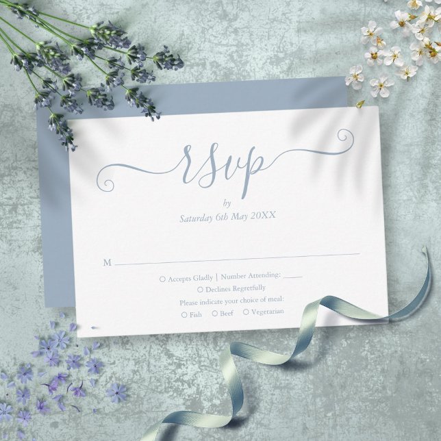 Cartão RSVP Casamento de Script Elegante Azul Dusty (Dusty Blue Elegant Script Wedding RSVP Card)