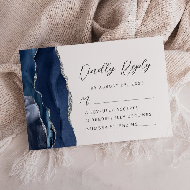 Cartão RSVP Casamento de Script Moderno de Prata Azul Marinho  (Criador carregado)