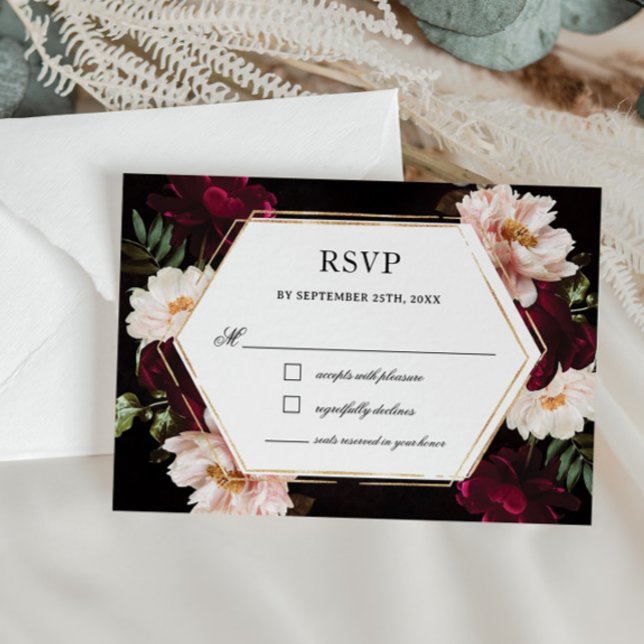 Cartão RSVP Casamento Floral de Peonies Blush Moody Burgundy E (Criador carregado)