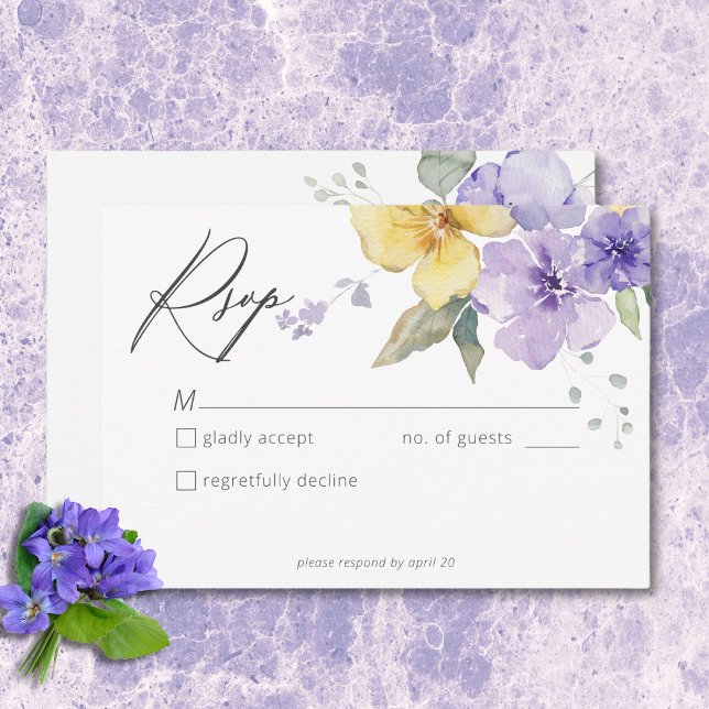 Cartão RSVP Casamento Floral de Violetas Roxas e Amarelas Mode (Modern Purple & Yellow Violets Floral Wedding RSVP Card)