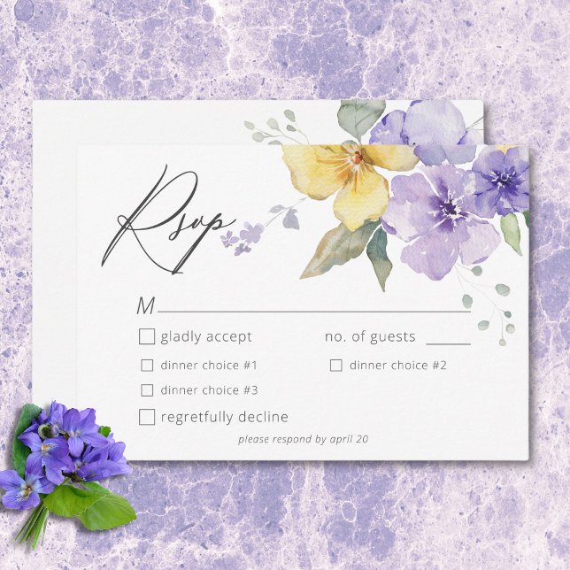 Cartão RSVP Casamento Floral de Violetas Roxas e Amarelas Mode (Modern Purple & Yellow Violets Floral Wedding RSVP Card)