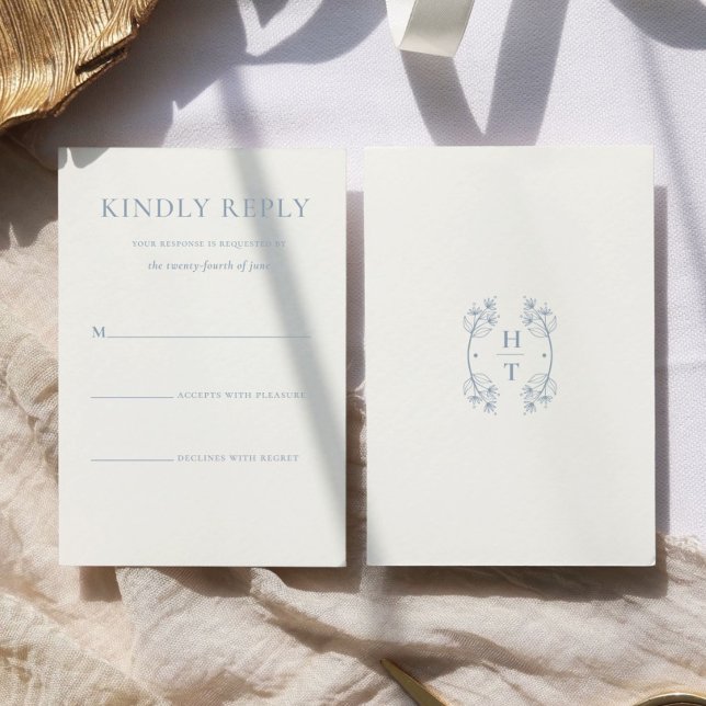 Cartão RSVP Casamento Formal de Monograma Azul com Na moda sim (Criador carregado)