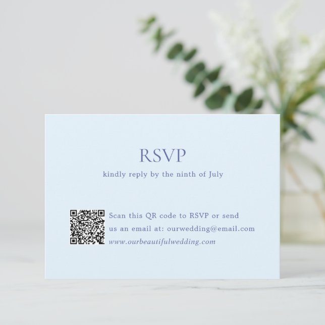 Cartão RSVP Casamento Legante do Código QR Azul em Pó Moderno (Em pé/Frente)
