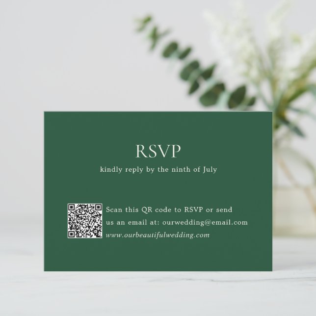 Cartão RSVP Casamento Legante do Código QR Verde Moderno Emera (Em pé/Frente)