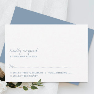 Cartão RSVP Casamento Minimalista Azul Dusty de Script Moderno
