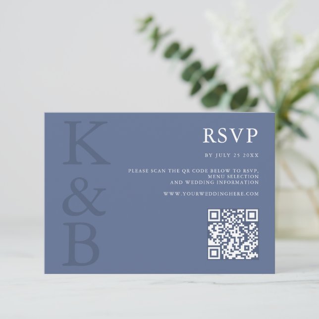 Cartão RSVP Casamento Minimalista com Monograma Azul Moderno (Em pé/Frente)