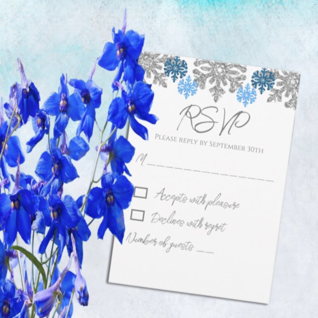 Cartão RSVP Casamento no inverno Silver Blue Snowflakes (Criador carregado)