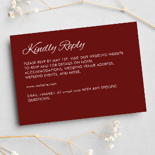 Cartão RSVP Casamento Vermelho de Crimson com Script Minimalis