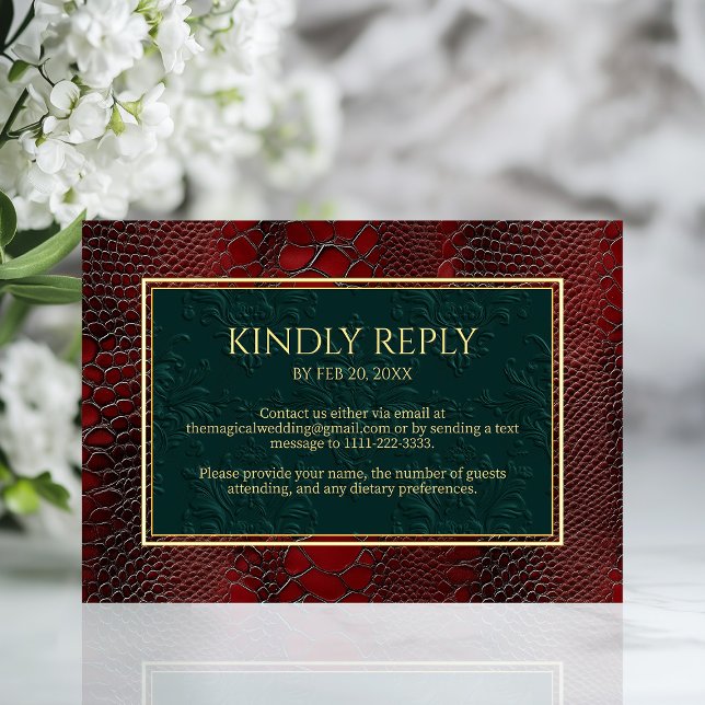 Cartão RSVP Casamento Vermelho Vitoriano de Couro de Snakeskin (Snakeskin Leather Victorian Red Wedding RSVP Card)