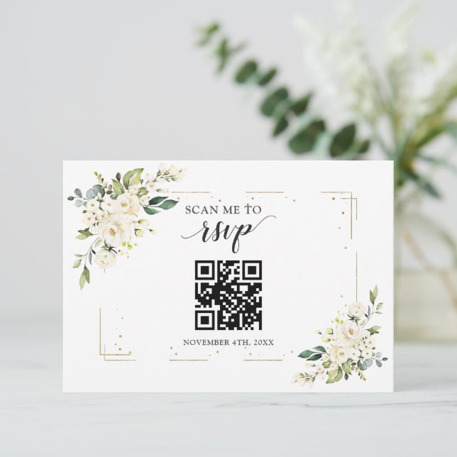 Cartão RSVP Charm White Floral Dourado Código QR Casamento (Em pé/Frente)