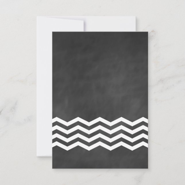 Cartão RSVP Chevron Chalkboard RSVP. (Frente)