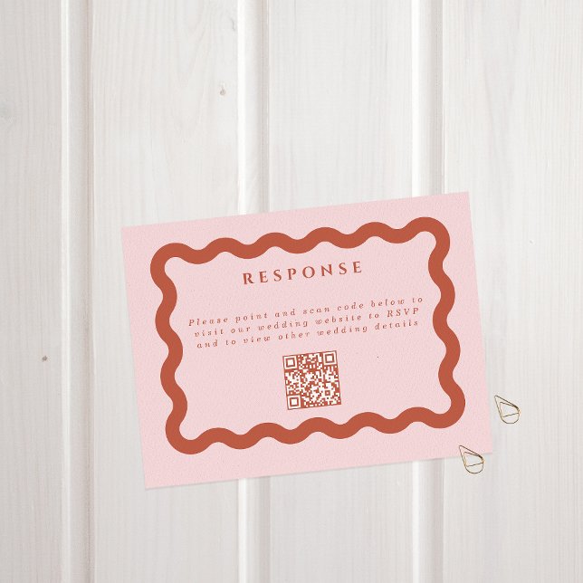 Cartão RSVP Código QR Boho Wavy Terracotta & Blush Wedding (Criador carregado)