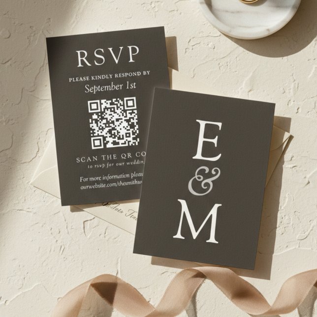 Cartão RSVP Código QR de Casamento Clássico Simples Carvão (Simple Charcoal Classic Wedding QR Code RSVP Card)