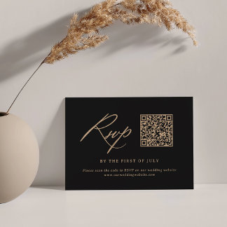 Cartão RSVP Código QR de Casamento de Caligrafia Dourada e Neg