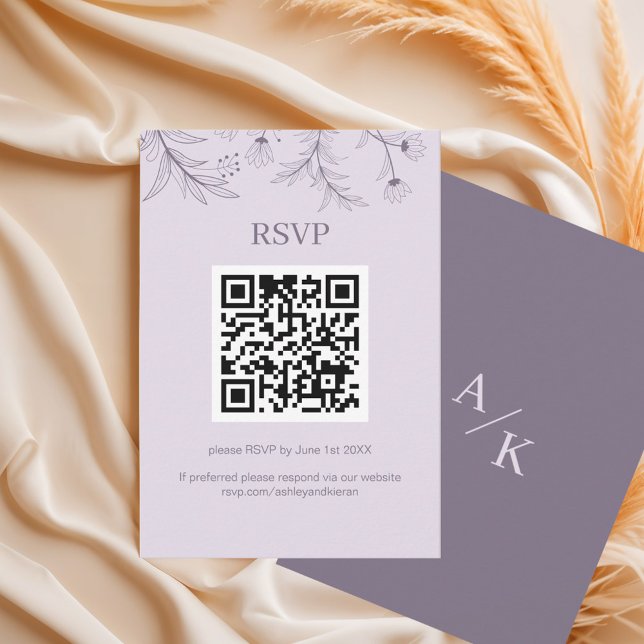Cartão RSVP Código QR de Casamento de Lavanda Floral Elegante (Criador carregado)
